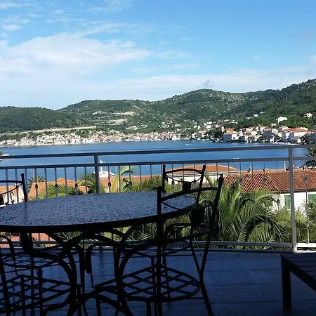 Apartment Vis Vis